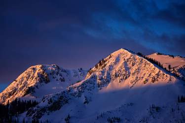 From world-class resorts to backcountry playgrounds, Utah’s diverse winter terrain ensures something for everyone at every skill level.